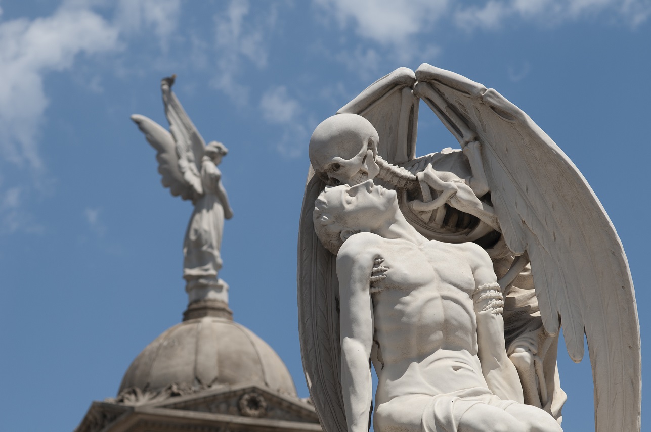 В продолжение рубрики об интересных фактах уникальных надгробий